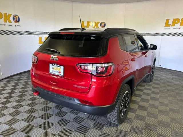New 2026 Red Hot Pearl-Coat Exterior Paint Jeep Trailhawk image 3