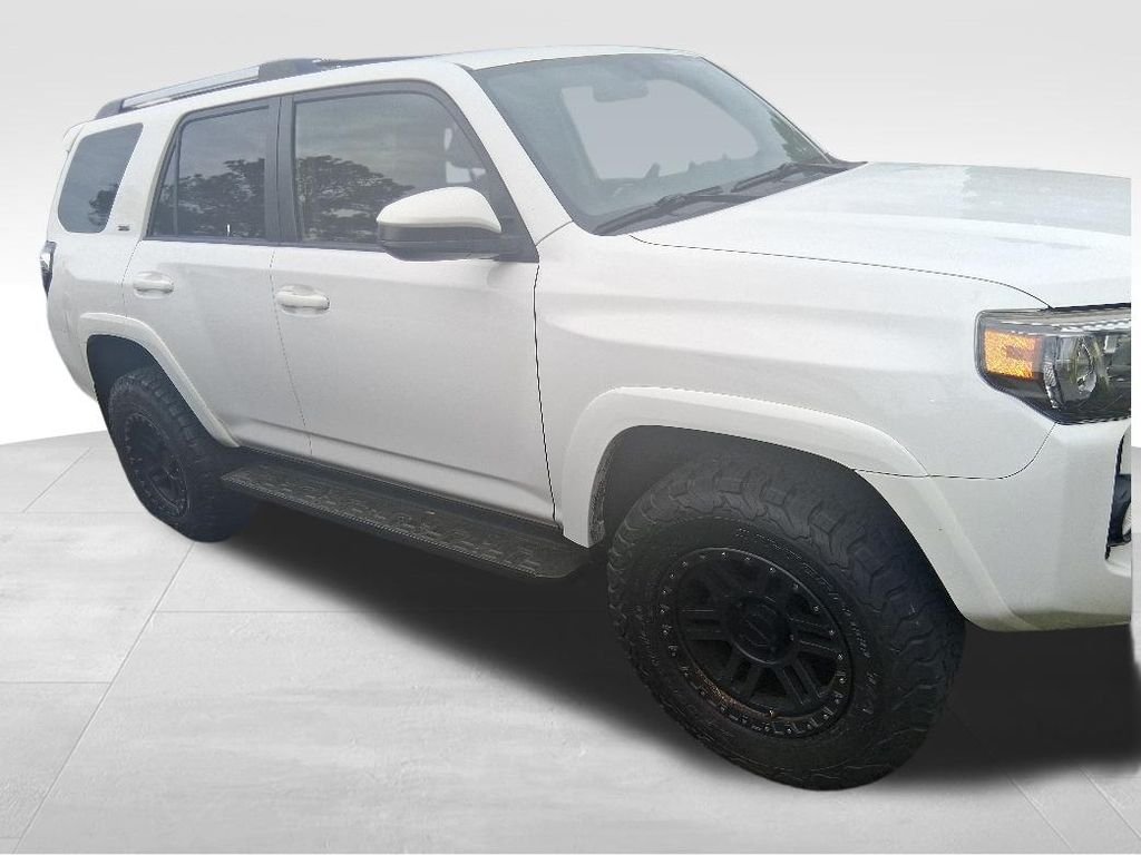 Used 2019 White Toyota SR5 image 4