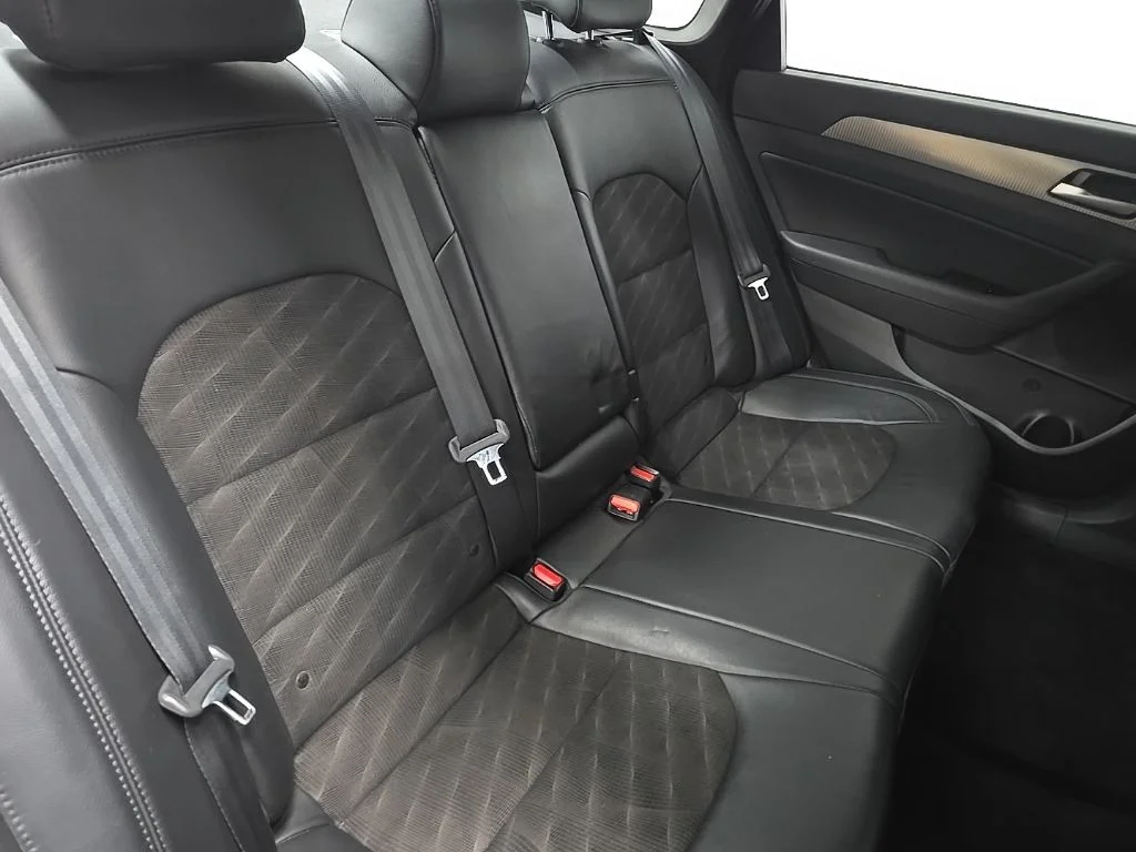 Used 2018 White Hyundai Sport+ image 19