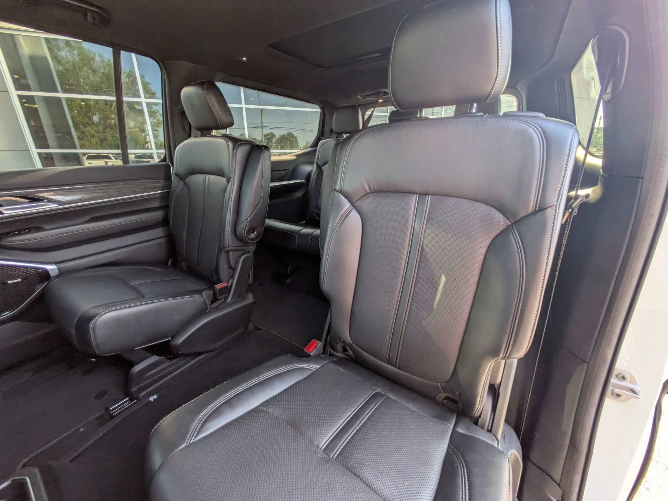 Certified Used 2022 Bright White Clearcoat Jeep Series III w/Leather Quad Buckets, Panoramic Moonroof, 10.25 Screen, & 3rd Row Seat image 15