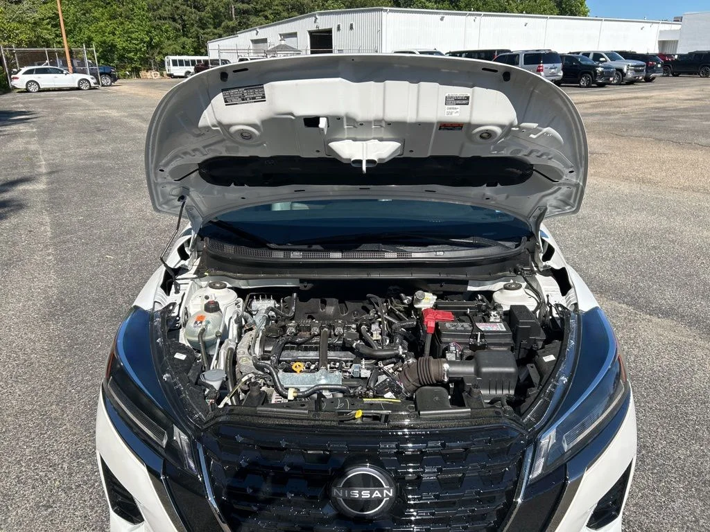 Used 2023 White Nissan SR image 9