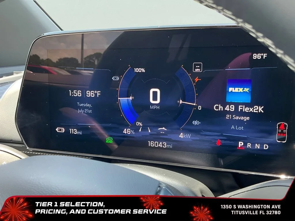 Used 2025 Summit White Chevrolet LT image 27