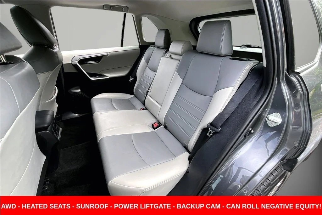 Used 2020 Gray Toyota XLE Premium image 21