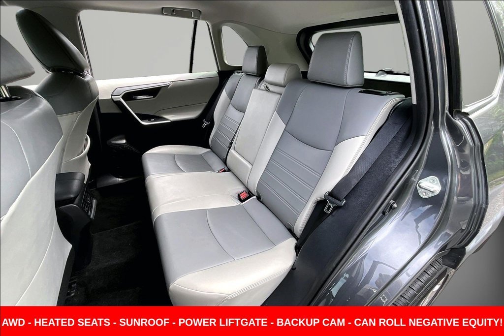 Used 2020 Gray Toyota XLE Premium image 21