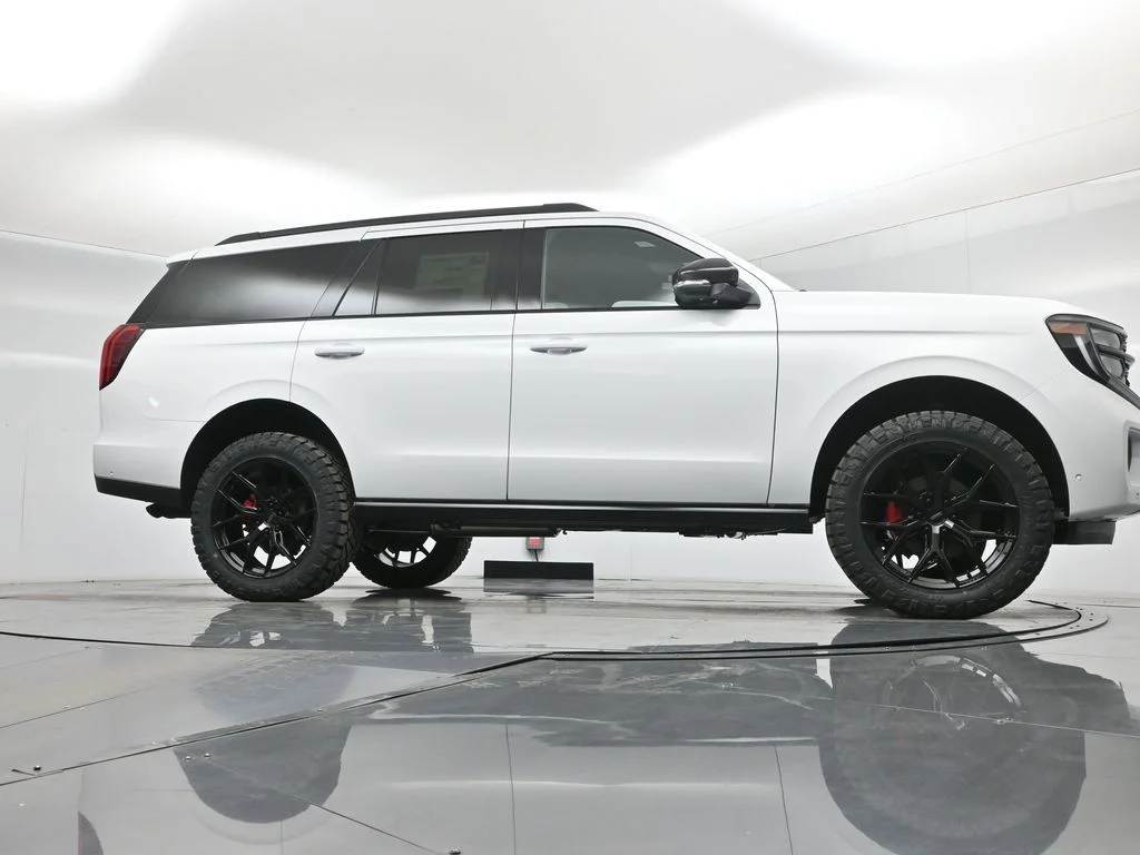 New 2025 Oxford White Ford Platinum image 3