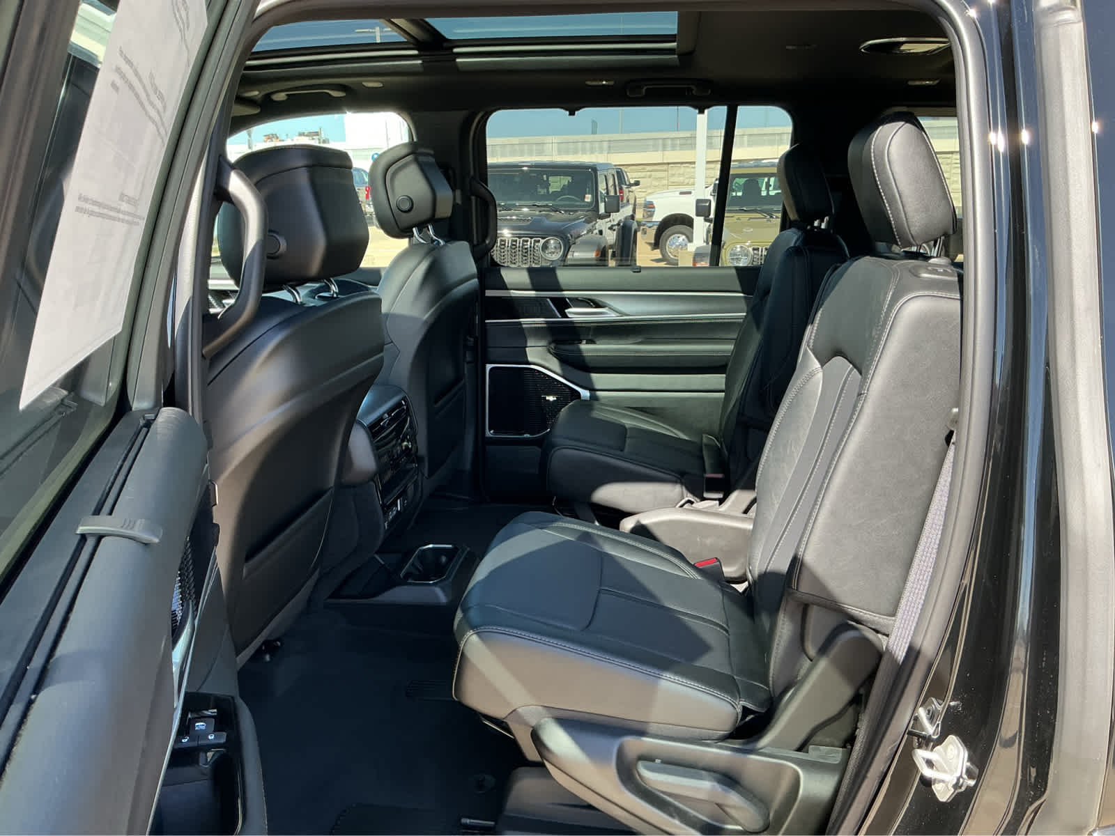 New 2026 High Gloss Black Exterior Paint Jeep Limited Reserve image 15