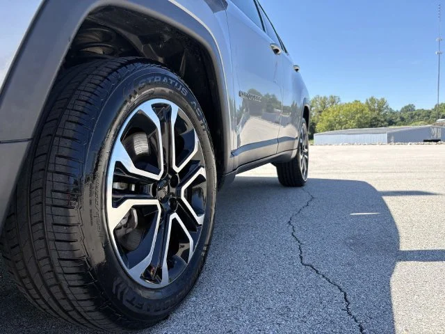 Used 2024 Silver Jeep Limited image 18