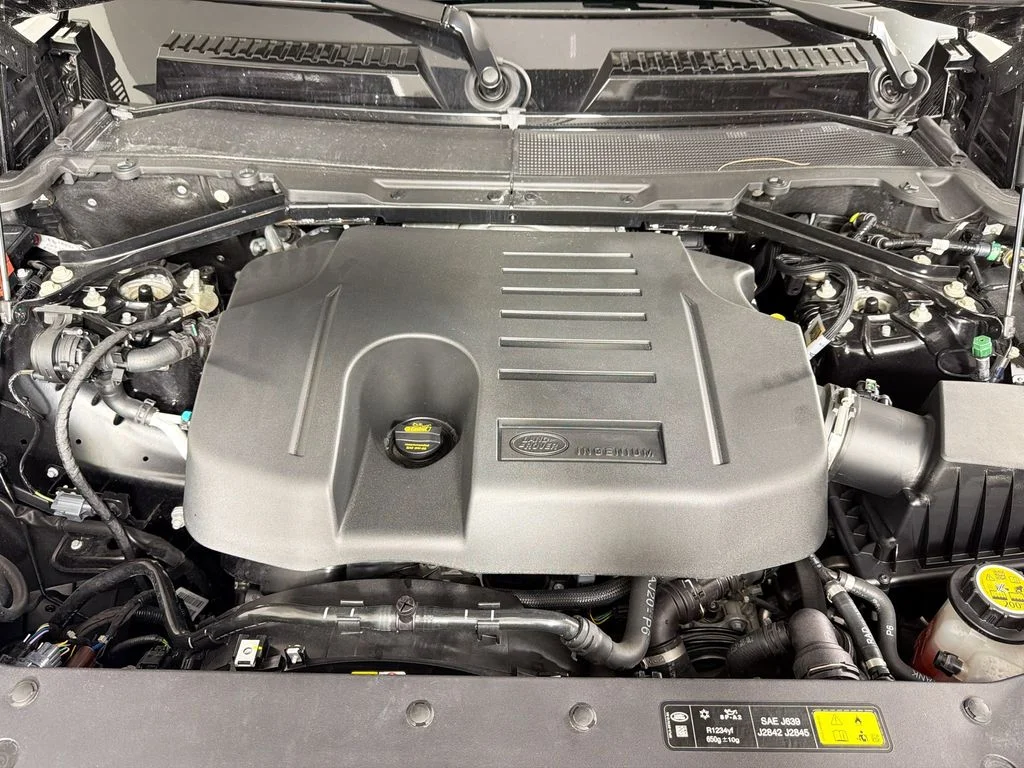 Used 2024 Black Land Rover X-Dynamic SE image 33