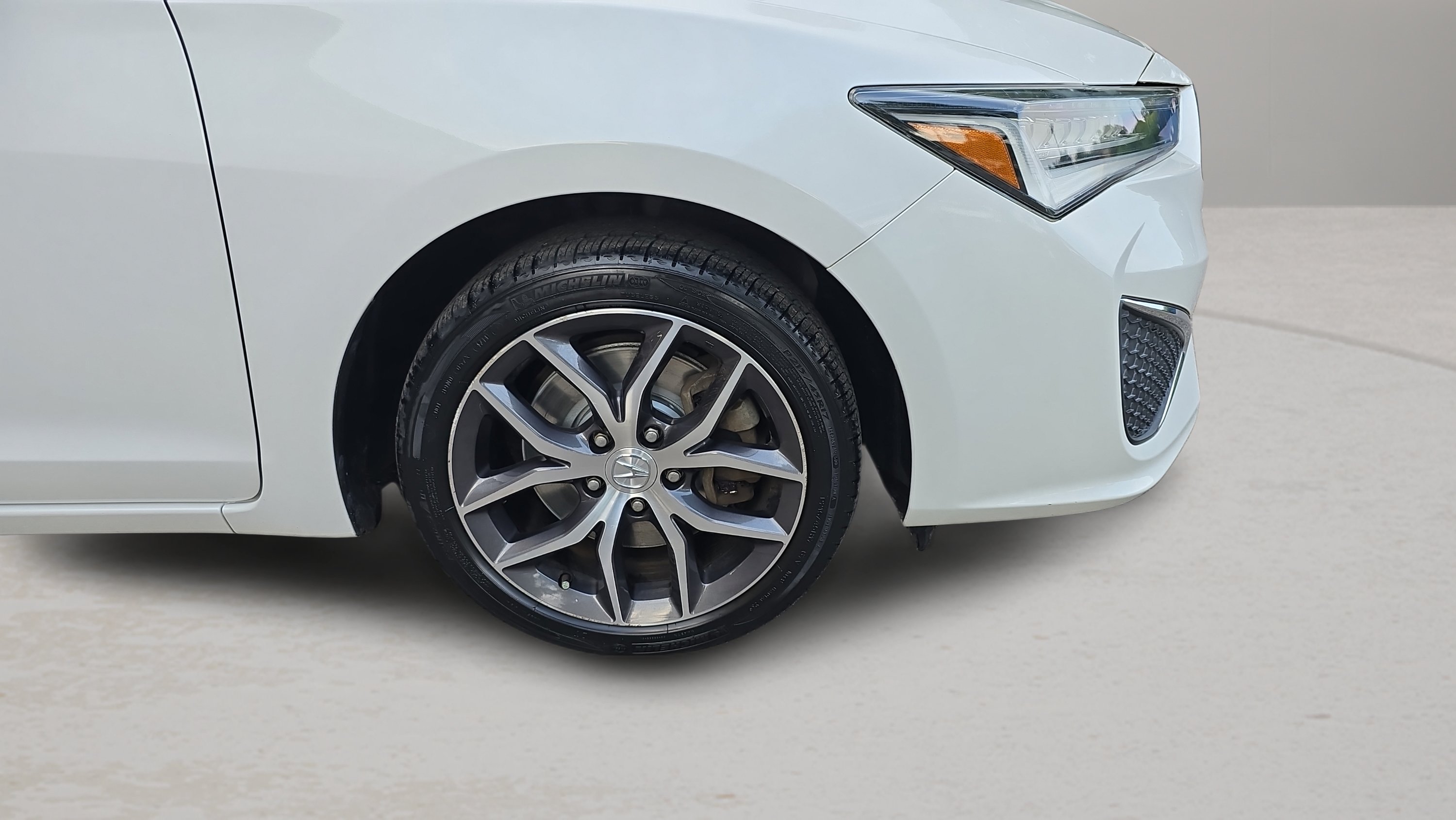 Used 2019 White Acura w/Premium Pkg image 32