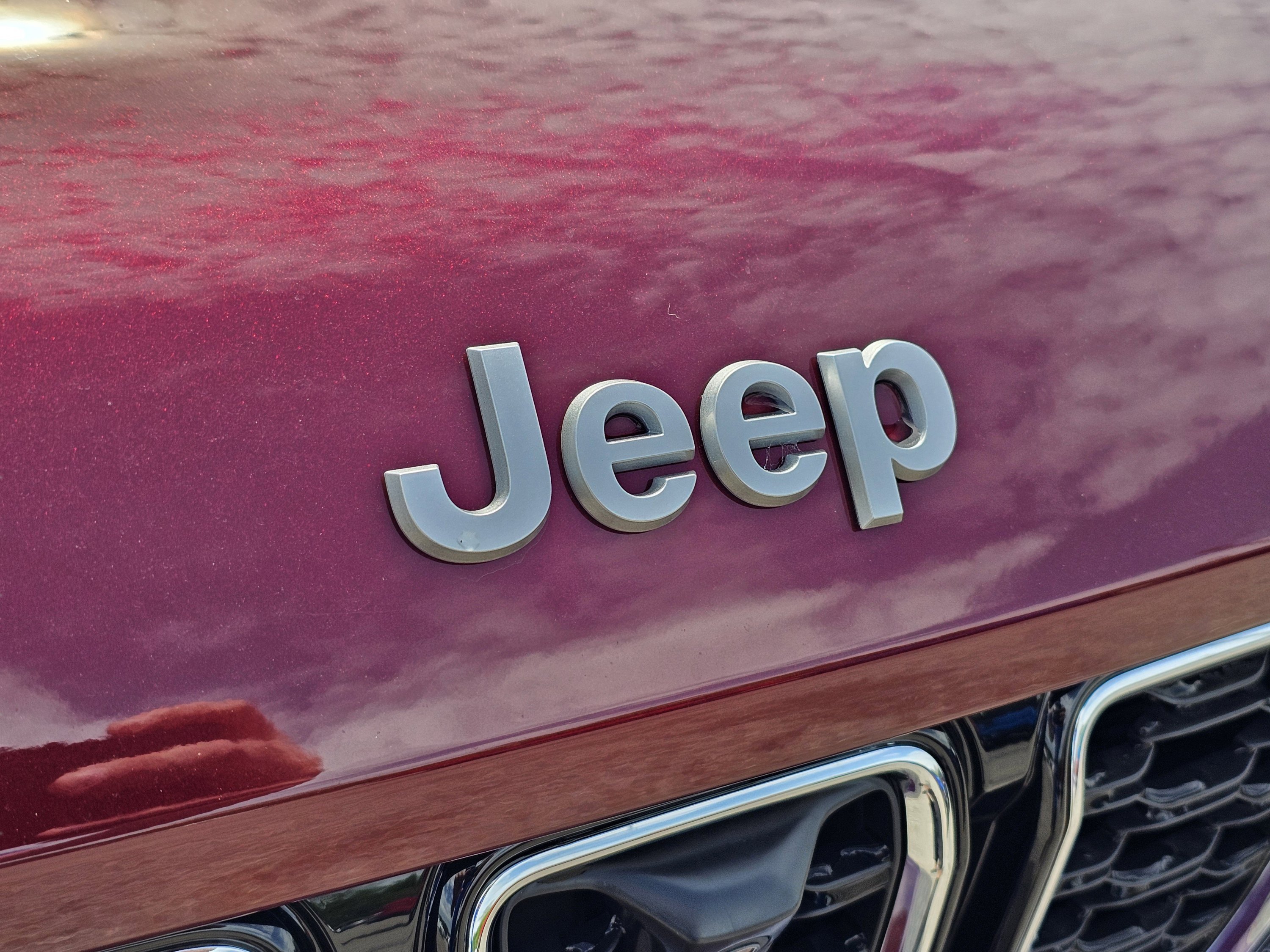 New 2025 Velvet Red Pearlcoat Jeep Limited image 3