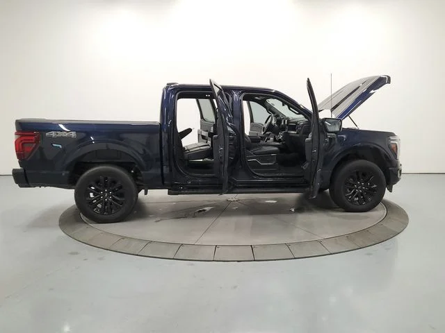 Used 2024  Ford Lariat image 16