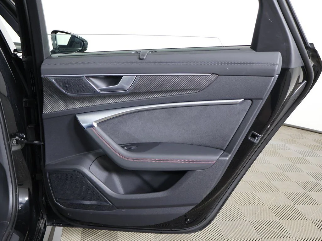 Used 2025 Mythos Black Metallic Audi 4.0T image 29