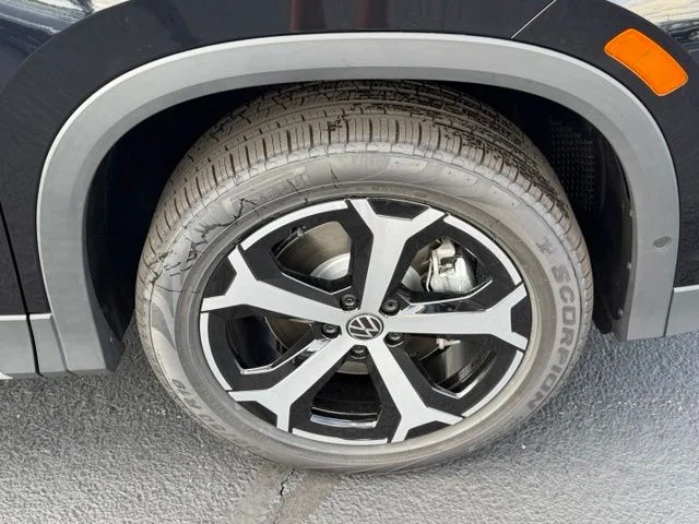New 2026 Black Volkswagen 2.0T SE image 3