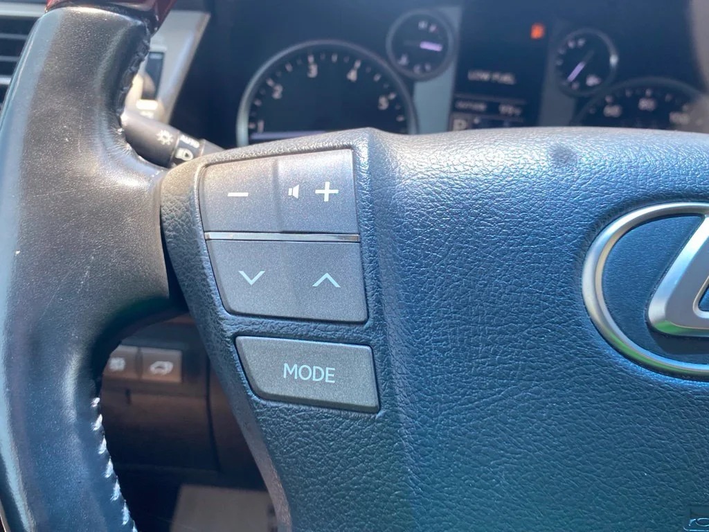 Used 2014 Black Lexus 570 image 24