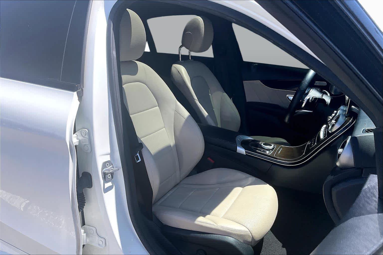 Used 2019 Polar White Mercedes-Benz C 300 image 9