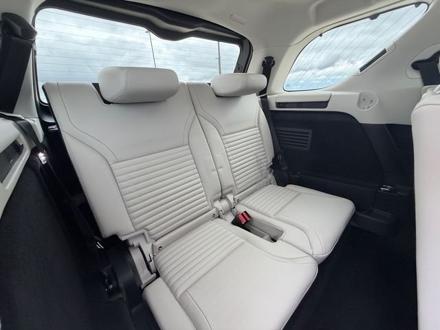 New 2026 Fuji White Land Rover Gemini Edition image 17