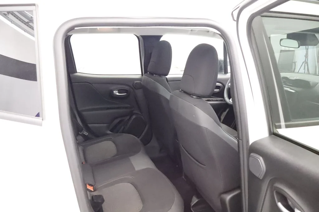 Certified Used 2023 White Jeep Latitude image 21