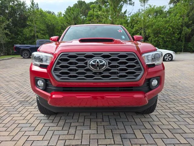 Certified Used 2023 BARCELONA RED MET. Toyota  image 2