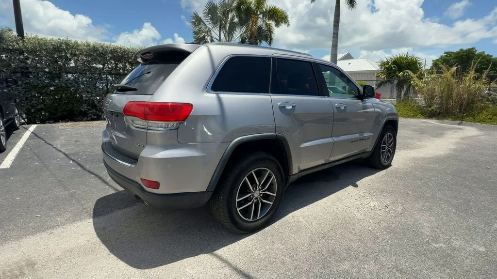Used 2018 Billet Silver Metallic Jeep Limited image 8