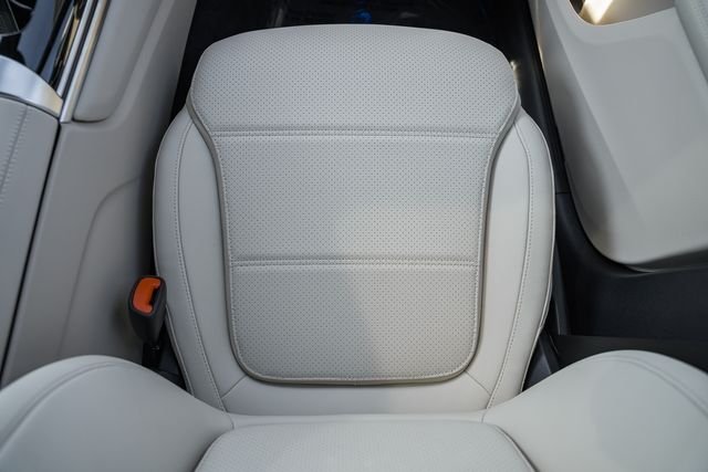 New 2026 Polar White Mercedes-Benz GLC 300 image 31