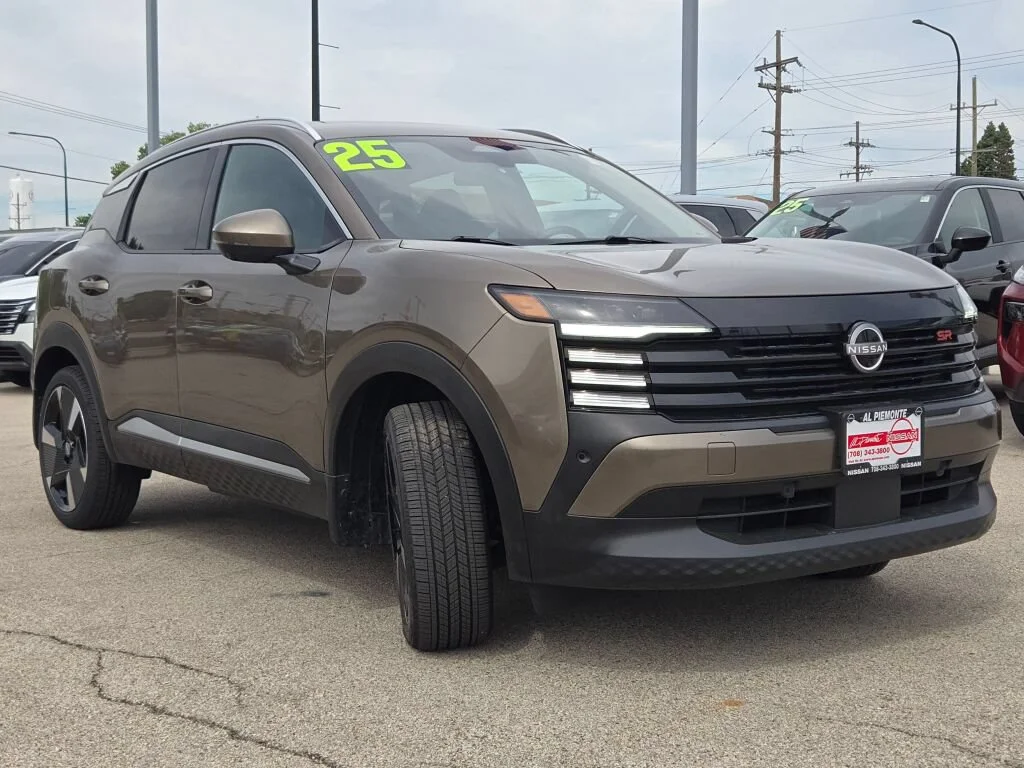 Used 2025 Brown Nissan SR image 3