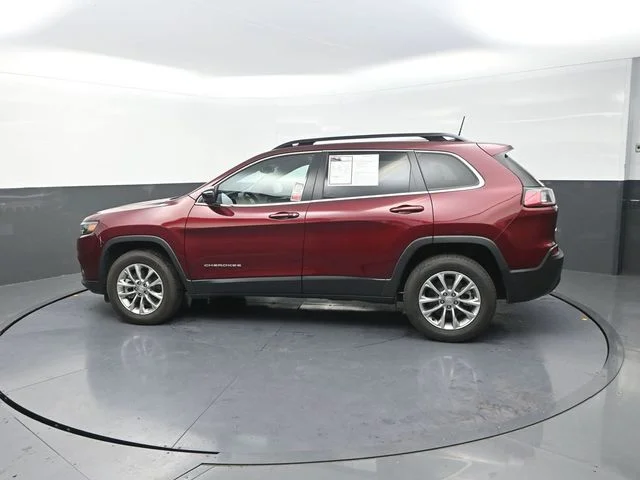 Used 2022 Red Jeep Latitude Lux image 7