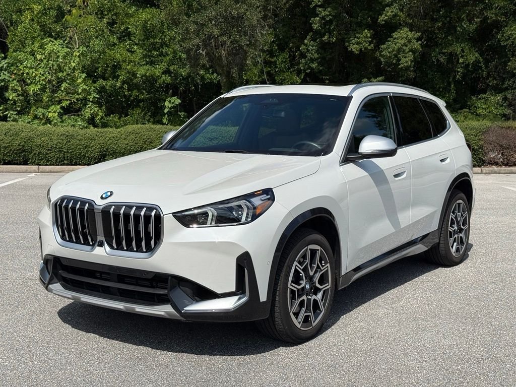 Used 2024 Mineral White Metallic BMW xDrive28i image 1