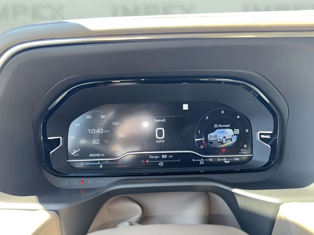 Used 2023 White GMC Denali image 26