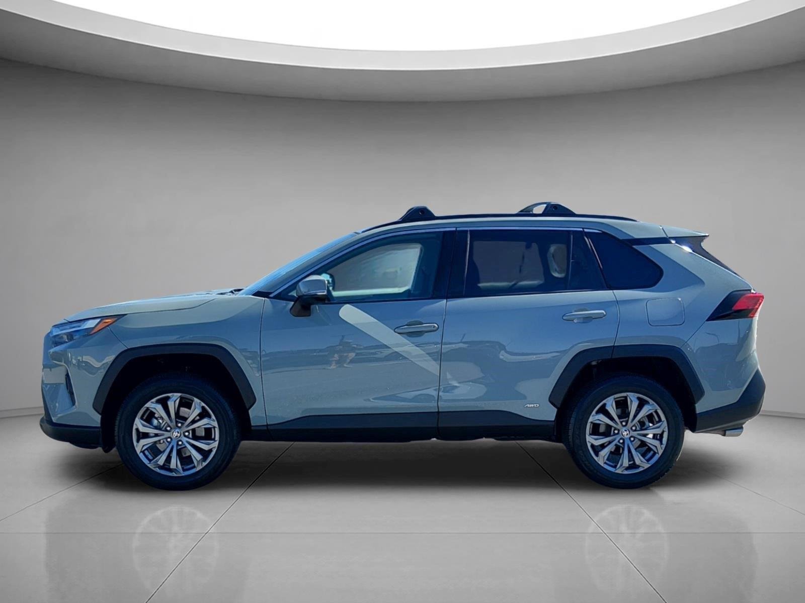 Used 2022 Lunar Rock Toyota XLE Premium image 2