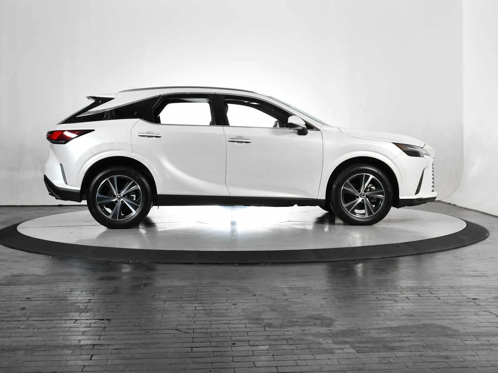 Used 2023 Eminent White Pearl Lexus Premium image 8