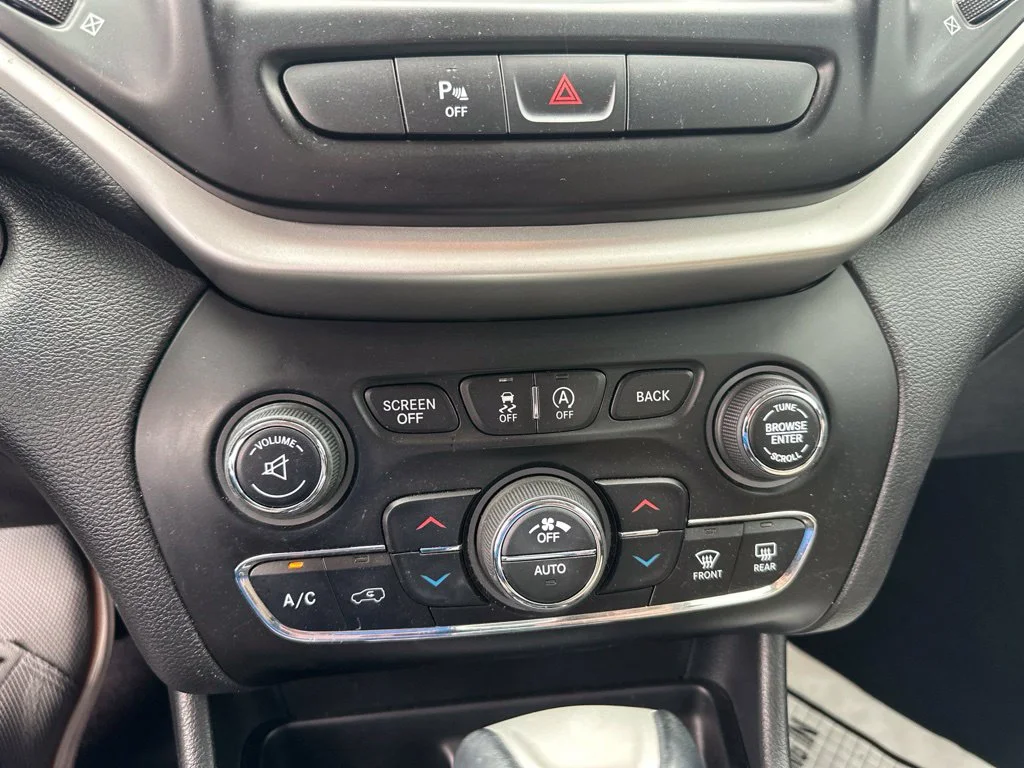 Used 2017 White Jeep Limited image 6