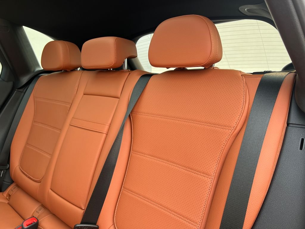 New 2026 Polar White Mercedes-Benz GLC 300 image 24