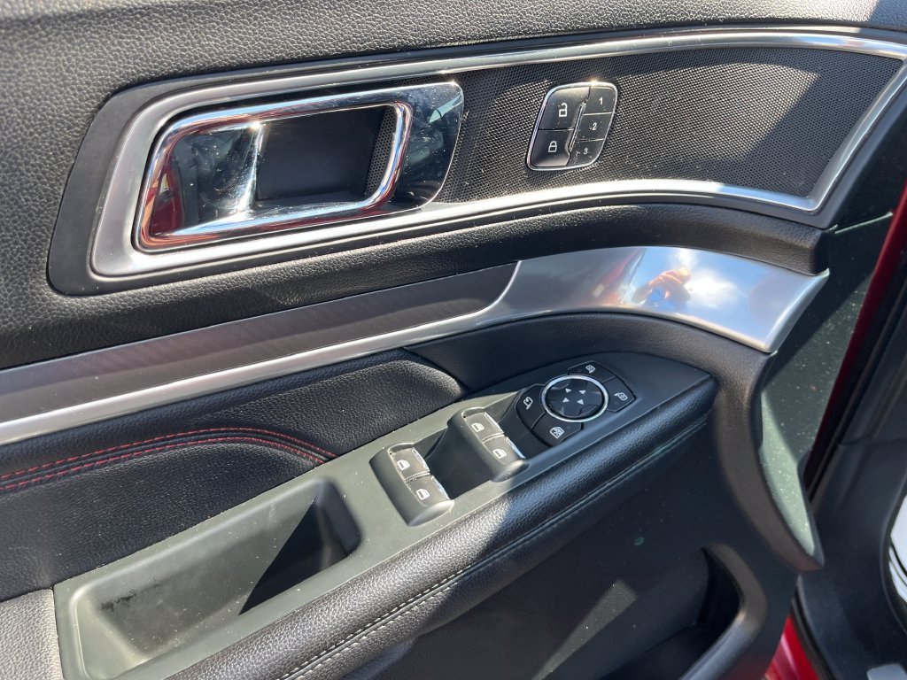 Used 2016 Red Ford Sport image 10