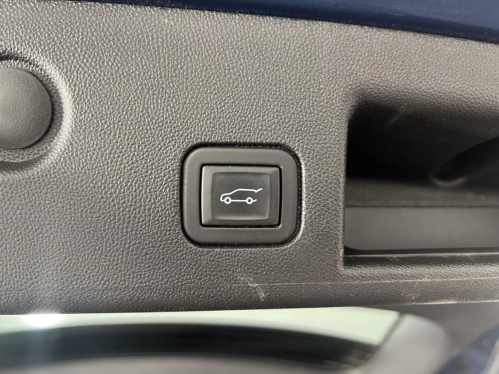 Used 2024 Lakeshore Blue Metallic Chevrolet LT image 21