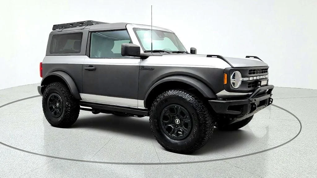 Used 2022 Iconic Silver Metallic Ford Black Diamond 2 Door 4x4 image 3