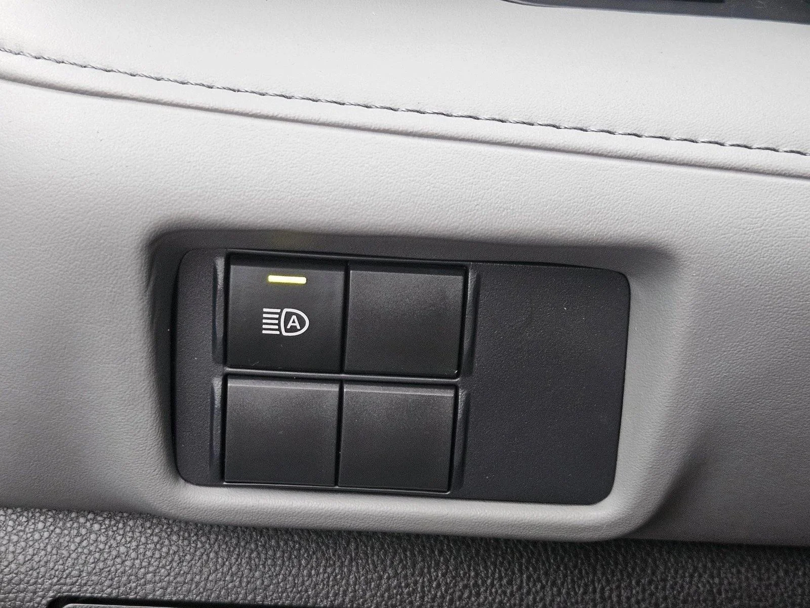 Used 2021 Midnight Black Metallic Toyota L image 7