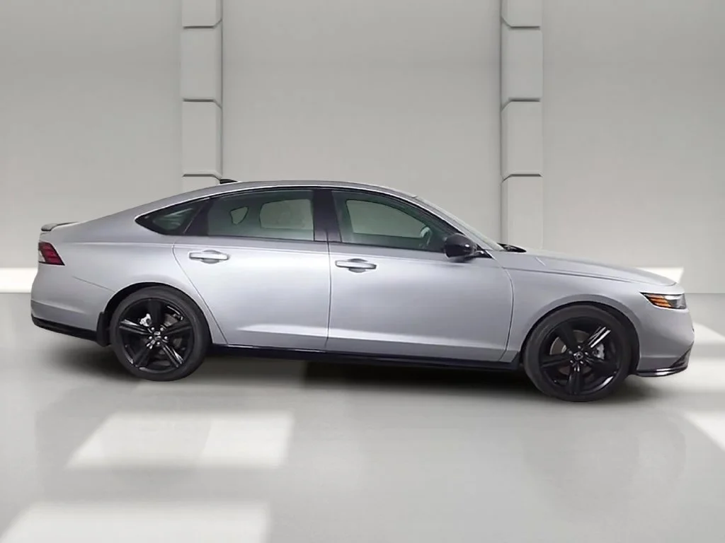 Used 2025 Solar Silver Metallic Honda Sport-L image 36
