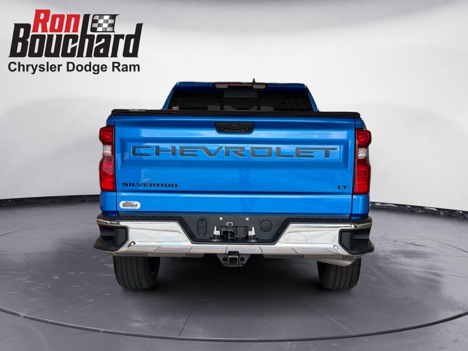 Used 2025 Riptide Blue Metallic Chevrolet LT image 3