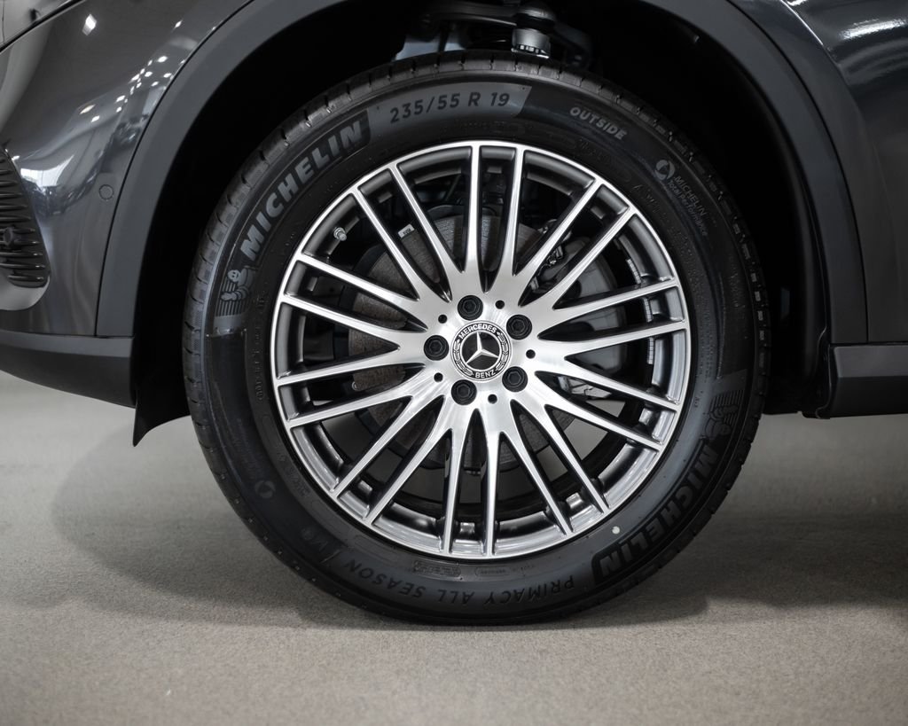 New 2025 Graphite Grey Metallic Mercedes-Benz GLC 300 image 4
