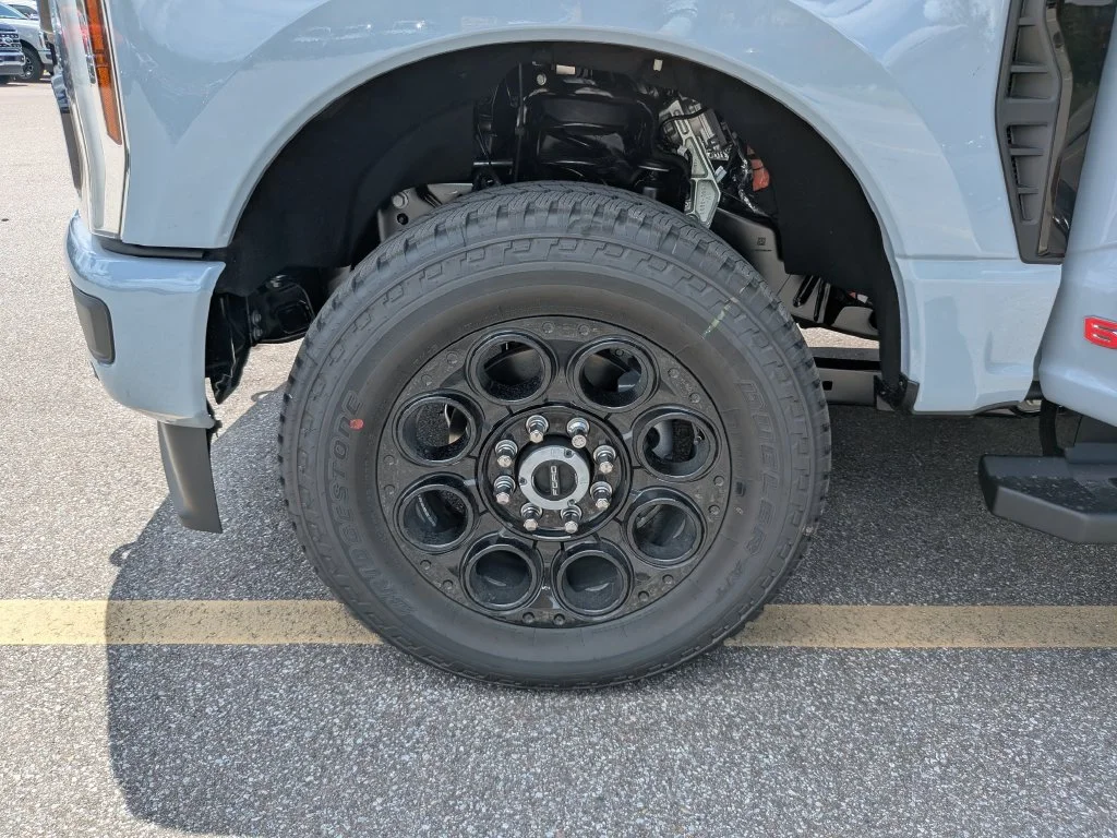 New 2026 Glacier Gray Metallic Tri-Coat Ford F-250® Lariat® image 36