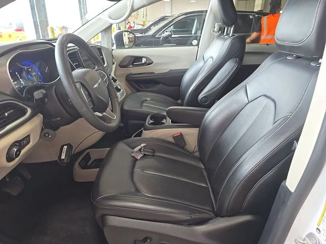 Used 2023 White Chrysler Touring L image 12