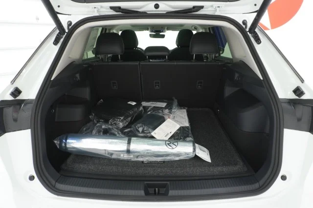 New 2026 Pure White Volkswagen 2.0T SE image 8