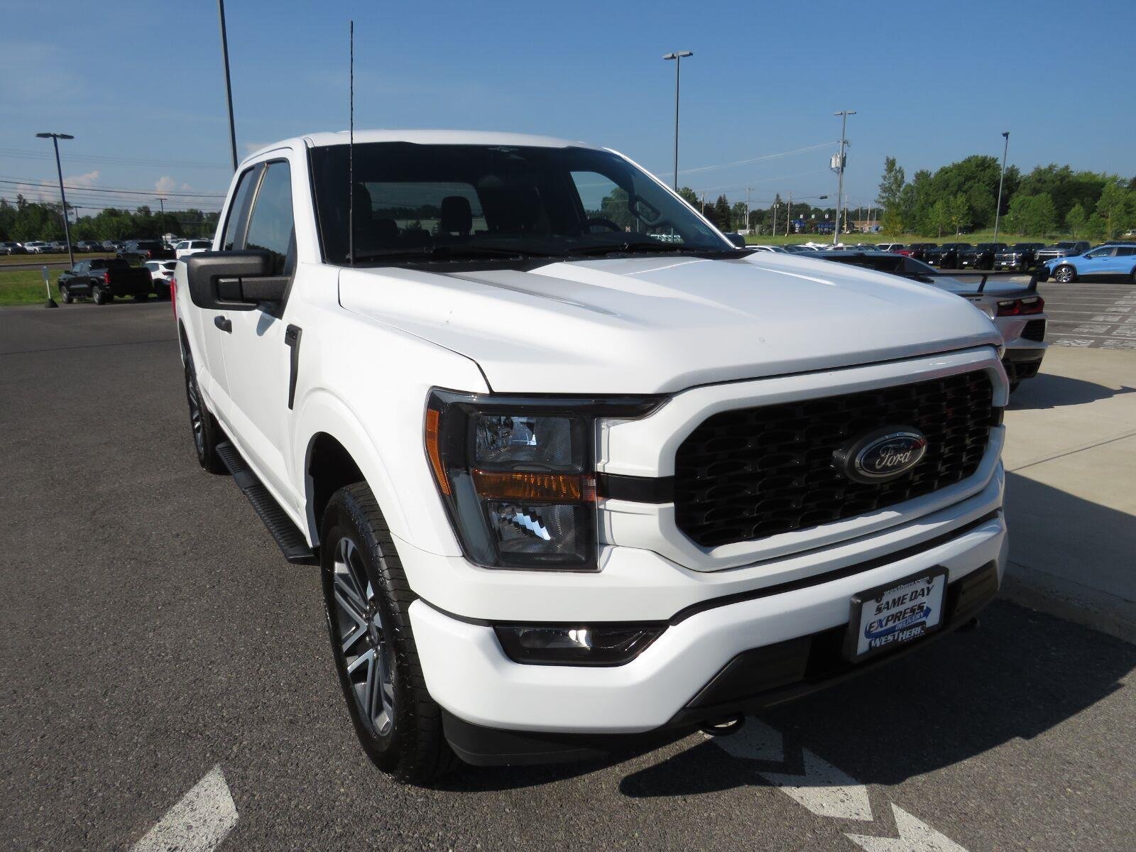 Used 2023  Ford  image 3