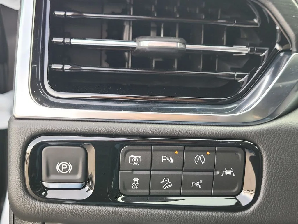 2026 GMC Yukon XL Denali - Photo 24