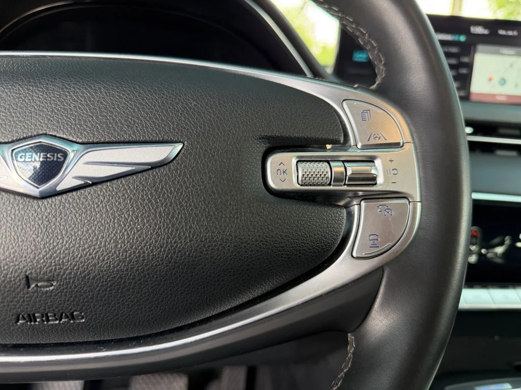 Used 2025 White Genesis 2.5T image 25