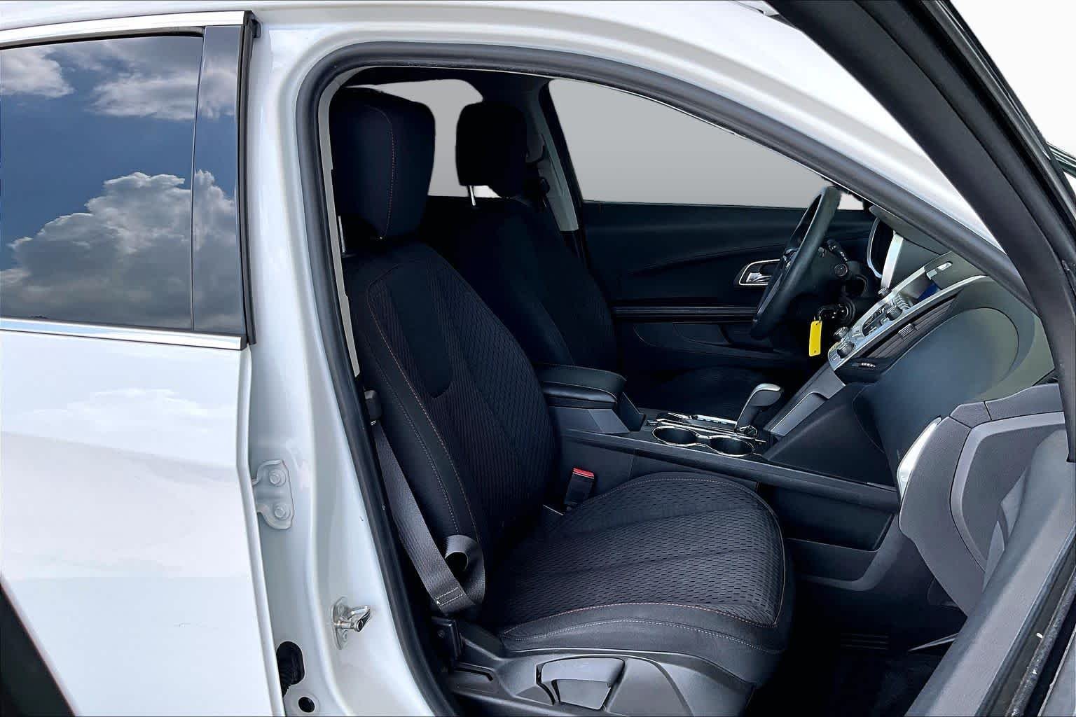 Used 2015 Summit White Chevrolet LS image 9