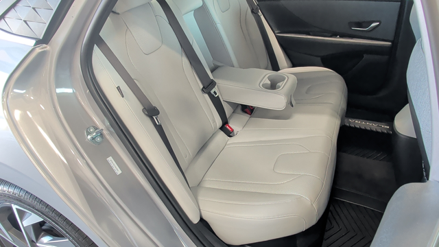 Certified Used 2025 Fluid Metal Hyundai Limited image 26