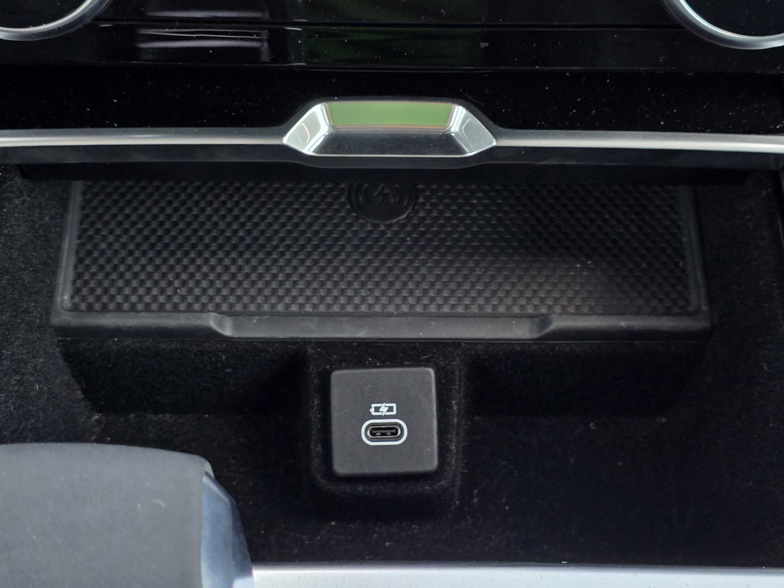 Used 2023 Black Land Rover SE image 37