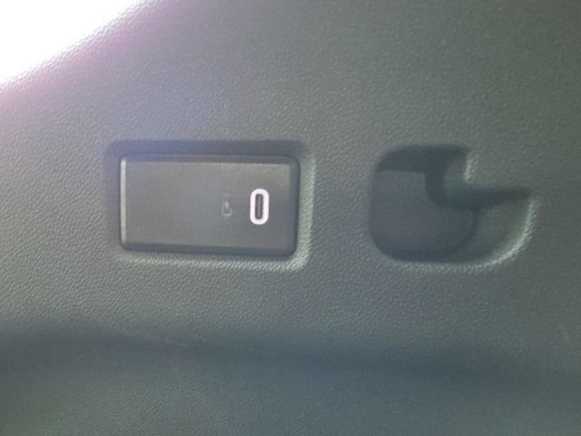 2021 GMC Yukon XL AT4 - Photo 40