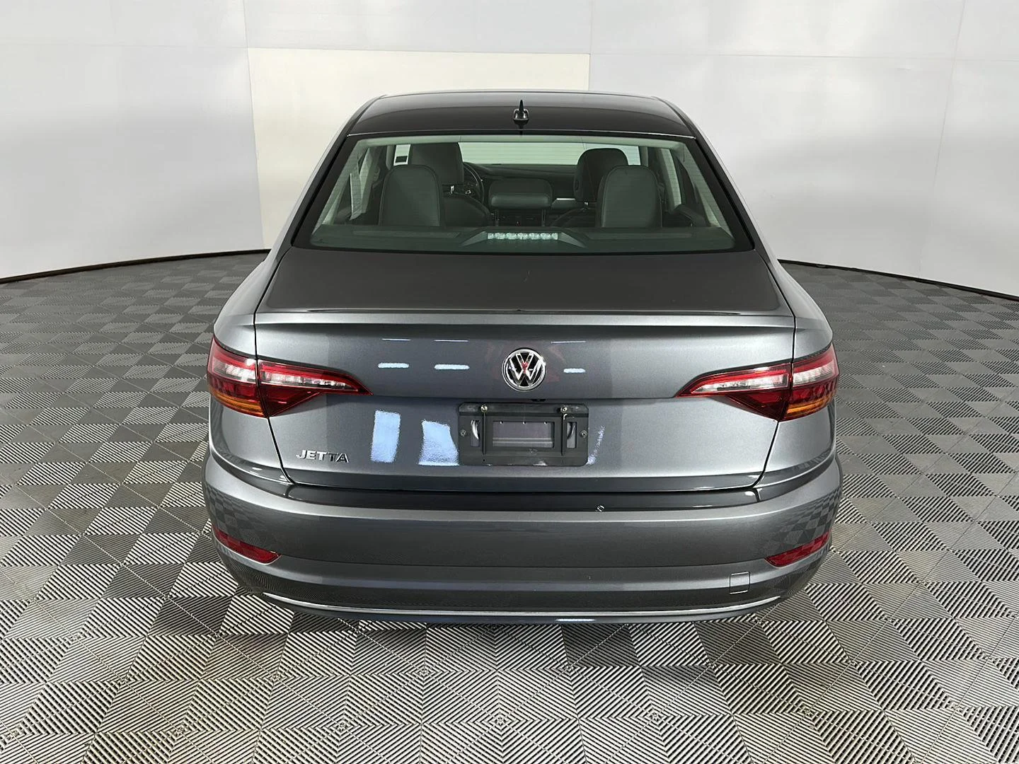 Used 2019 Platinum Gray Metallic Volkswagen SE image 9